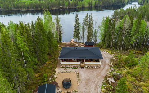 Vintteri: Sommerhus, Tag, Hjem, Veranda, Estate, Bjælkehytte, Sidespor, Woodland, Lærk, Stuehus
