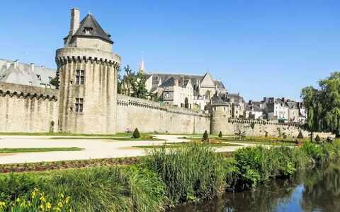 T2 avec Balcon,Calme et Près du Port: Himmel, Slot, Turistattraktion, Palads, Middelalderlig Arkitektur, Estate, Statelig Hjem, Mansion