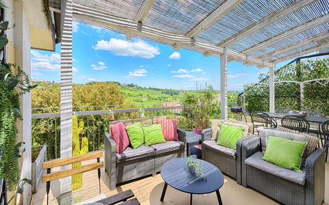 Casamia Tuscan Oasis: 4Br Panoramic Penthouse, Sky: Møbel, Udendørs Møbler, Stol, Bord, Veranda, Udendørs Bord, Eco Hotel, Skygge, Have, Altan