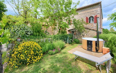 Podere Lorena, Charming Tuscan Farmhouse