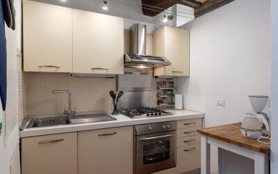The Silent Courtyard Retreat: Spacious 2-Bedroom S