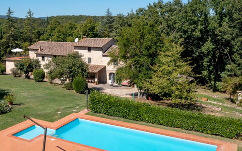 Casale del Timignano, Private Villa with Huge Gard: Svømmepøl, Boligområde, Hus, Estate, Hjem, Menneskelig Bosættelse, Stuehus, Hacienda, Villa, Have