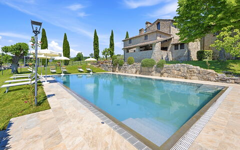La Dimora del Chianti Dimora: Stunning Tuscan Ston: Blå, Svømmepøl, Estate, Udvej, Udendørs Møbler, Thermae, Villa, Eco Hotel, Water Feature, Hacienda
