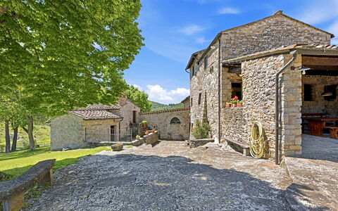 La Dimora del Chianti Dimora: Stunning Tuscan Ston: Væg, Bygning, Hus, Arkitektur, Landdistrikt, Landskab, Stenmur, Hjem, Tag, Sommerhus