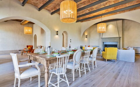 Villa del Mangia, 5Panoramic Pool and Chef Service: Møbel, Indretning, Gulvbelægning, Væg, Bord, Etage, Træ, Loft, Stol, Spisestue