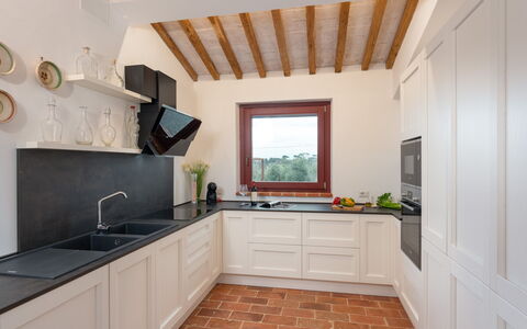 Marielena Authentic Chianti Retreat: Panoramic Vie: Køkken, Countertop, Indretning, Gulvbelægning, Køkken Apparat, Cabinetry, Træ, Møbel, Etage, Hjem