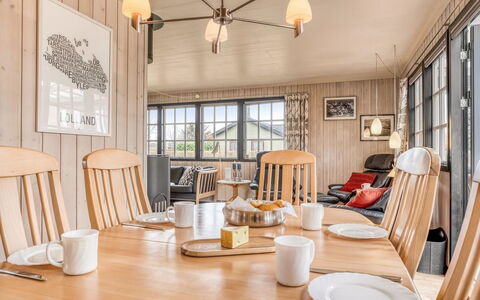 Thorir - 500M from the Sea: Hus, Sommerhus, Tag, Hjem, Sidespor, Estate, Stuehus, Garden Bygninger, Lawn, Have