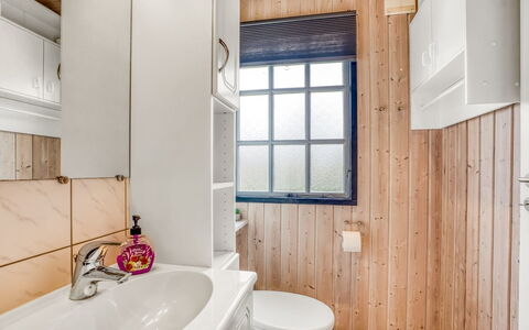 Thorir - 500M from the Sea: Hus, Sommerhus, Tag, Hjem, Sidespor, Estate, Stuehus, Garden Bygninger, Lawn, Have