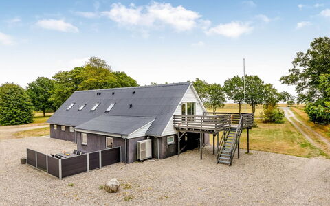 Ilsebeth - 400M from the Sea: Daytime, Bygning, Lejlighed, Boligområde, City, Byområde, Kvarter, Facade, Ejerlejlighed