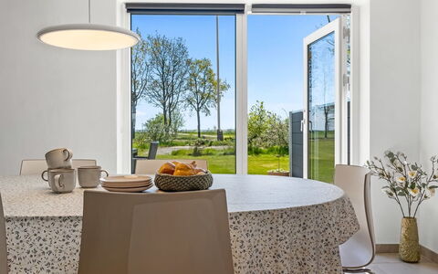 Ilsebeth - 400M from the Sea: Møbel, Indretning, Bord, Køkken & Spisebord, Gulvbelægning, Spisestue, Stol, Etage, Belysning, Bordservice