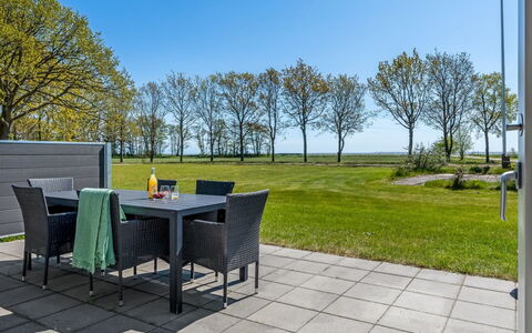 Ilsebeth - 400M from the Sea: Møbel, Udendørs Møbler, Stol, Have, Skygge, Hårdttræ, Udendørs Bord, Landscaping, Gårdhave, Lawn
