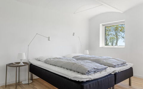 Ilsebeth - 400M from the Sea: Gulvbelægning, Etage, Indretning, Møbel, Soveværelse, Seng, Sengetøj, Sengetøj, Loft, Bed Frame