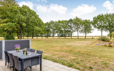 Ilsebeth - 400M from the Sea: Land Lot, Skygge, Have, Sollys, Lawn, Landscaping, Udendørs Møbler, Parkere, Udendørs Bord