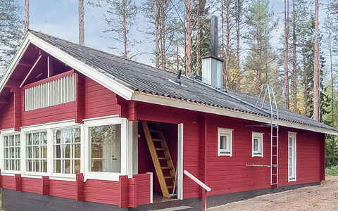 Karinkunnas: Svømmepøl, Bjergkæde, Eco Hotel, Udvej, Estate, Dal, Villa, Landscaping, Ferieby, Backyard