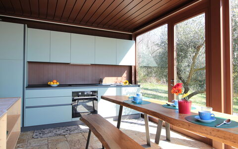 Villa Montello Pool, Jacuzzi, Ac, Wifi, Treviso: Indretning, Køkken, Møbel, Træ, Countertop, Gulvbelægning, Loft, Hjem, Etage, Belysning
