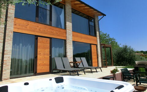 Villa Montello Pool, Jacuzzi, Ac, Wifi, Treviso: Kompositmateriale, Svømmepøl, Skygge, Eco Hotel, Bejdse, Estate, Udendørs Møbler, Villa, Udvej, Hårdttræ