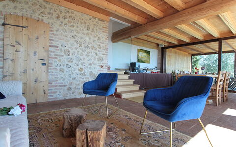 Villa Montello Pool, Jacuzzi, Ac, Wifi, Treviso: Møbel, Indretning, Gulvbelægning, Stol, Træ, Etage, Værelse, Bord, Stue, Belysning