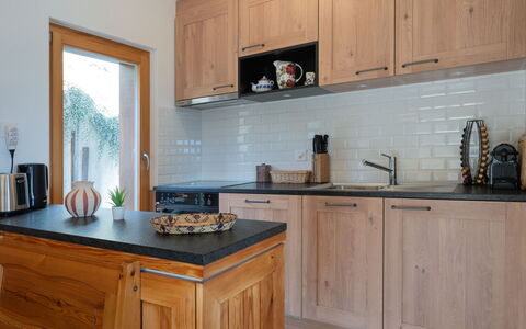 Le Katanga: Countertop, Cabinetry, Møbel, Køkken, Gulvbelægning, Køkken Apparat, Indretning, Træ, Skuffe, Skab