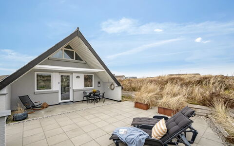 Jelisaveta - 500M from the Sea: Blå, Svømmepøl, Møbel, Udendørs Møbler, Udvej, Stol, Skygge, Eco Hotel, Blomsterkrukke