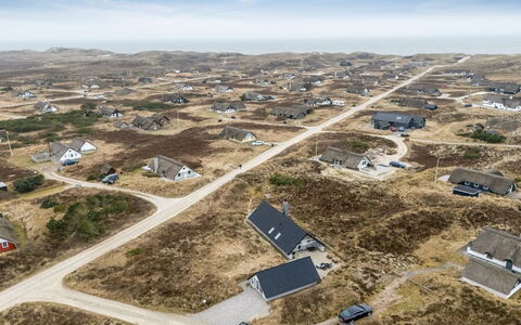 Jelisaveta - 500M from the Sea: Møbel, Indretning, Gulvbelægning, Etage, Loft, Værelse, Stol, Bord, Lejlighed, Køkken & Spisebord