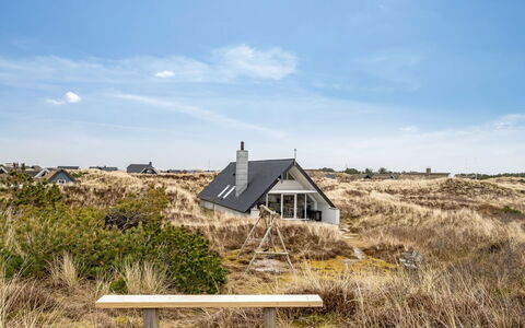 Jelisaveta - 500M from the Sea: Møbel, Indretning, Gulvbelægning, Etage, Loft, Værelse, Stol, Bord, Lejlighed, Køkken & Spisebord