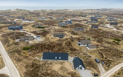 Jelisaveta - 500M from the Sea: Møbel, Indretning, Gulvbelægning, Etage, Loft, Værelse, Stol, Bord, Lejlighed, Køkken & Spisebord