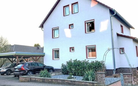 Ludmilla: Bygning, Vindue, Hus, Tag, Hjem, Boligområde, Sommerhus, Menneskelig Bosættelse, Skydevindue, Maling