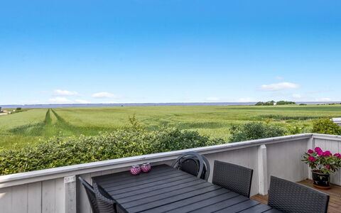 Freja - 12Km from the Sea: Estate, Skygge, Indkørsel, Stuehus