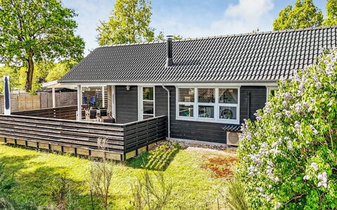 Terttu - 250M from the Sea: Træ, Hjem, Veranda, Dæk, Hårdttræ, Tag, Bejdse, Trægulve, Eco Hotel