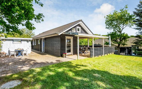 Terttu - 250M from the Sea: Træ, Hjem, Veranda, Dæk, Hårdttræ, Tag, Bejdse, Trægulve, Eco Hotel