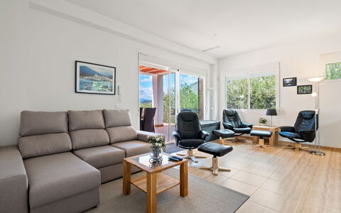 Vista Bernia: Møbel, Indretning, Gulvbelægning, Etage, Couch, Træ, Værelse, Stue, Loft, Stol