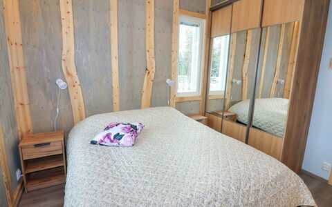 Villa Mella: Træ, Soveværelse, Seng, Indretning, Etage, Gulvbelægning, Sengetøj, Sengetøj, Bed Frame, Værelse