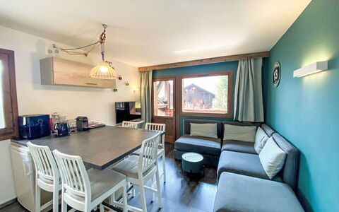 Les Grands Balcons: Indretning, Møbel, Træ, Loft, Værelse, Gulvbelægning, Etage, Stue, Lejlighed, Couch