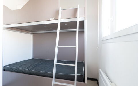 La Dune: Træ, Etage, Gulvbelægning, Indretning, Soveværelse, Køjeseng, Værelse, Seng, Loft, Sengetøj