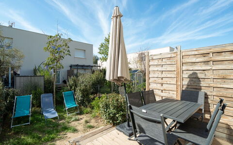 La Dune: Udendørs Møbler, Møbel, Stol, Skygge, Have, Landscaping, Gård, Udendørs Bord, Backyard, Dæk