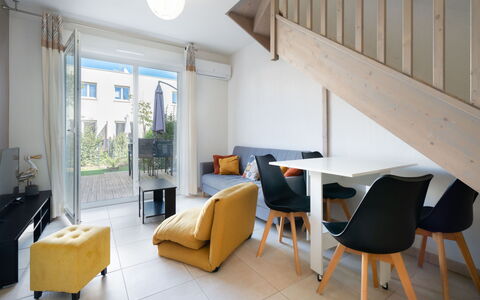 La Dune: Indretning, Møbel, Gulvbelægning, Etage, Træ, Værelse, Loft, Couch, Stue, Belysning