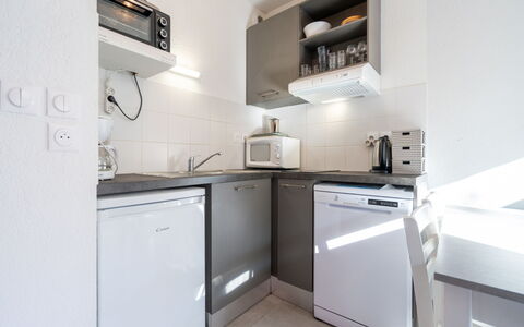 La Dune: Større Bandage, Køkken, Køkken Apparat, Indretning, Countertop, Etage, Håndvask, Værelse, Gulvbelægning, Lejlighed