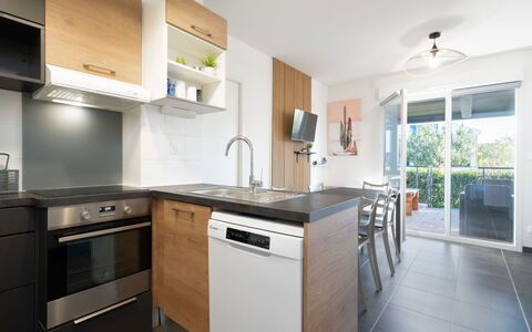 La Dune: Møbel, Indretning, Countertop, Køkken, Gulvbelægning, Cabinetry, Større Bandage, Etage, Lejlighed, Hjem