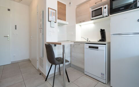 La Dune: Indretning, Møbel, Gulvbelægning, Countertop, Etage, Større Bandage, Værelse, Cabinetry, Køkken, Hjem