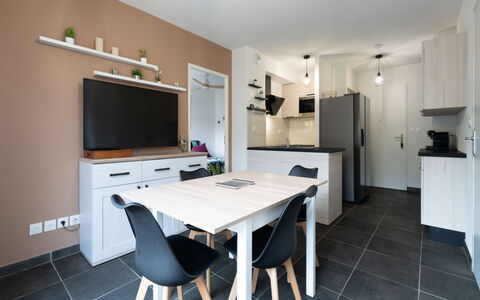 La Dune: Møbel, Træ, Indretning, Gulvbelægning, Køkken, Cabinetry, Etage, Værelse, Større Bandage, Skab