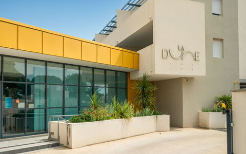La Dune: Kompositmateriale, Svømmepøl, Skygge, Design, Hotel, Eco Hotel, Villa, Dagslys, Hovedkvarter