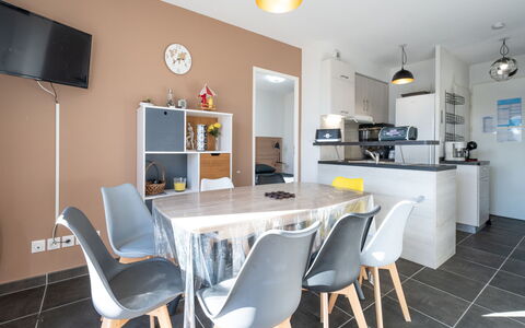La Dune: Møbel, Træ, Indretning, Gulvbelægning, Køkken, Cabinetry, Etage, Værelse, Større Bandage, Skab