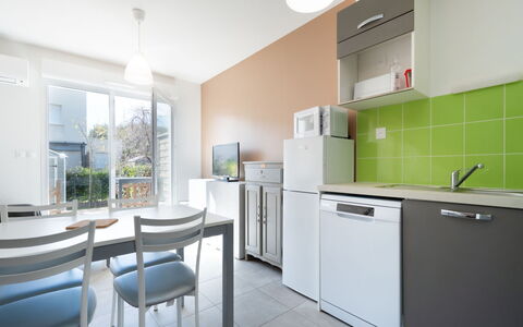 La Dune: Møbel, Træ, Indretning, Gulvbelægning, Køkken, Cabinetry, Etage, Værelse, Større Bandage, Skab
