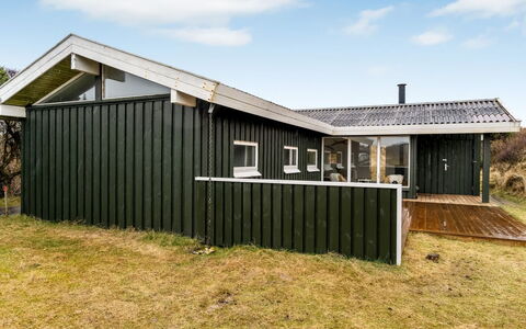 Gundborg - 200M from the Sea: Blå, Svømmepøl, Møbel, Udendørs Møbler, Udvej, Stol, Skygge, Eco Hotel, Blomsterkrukke