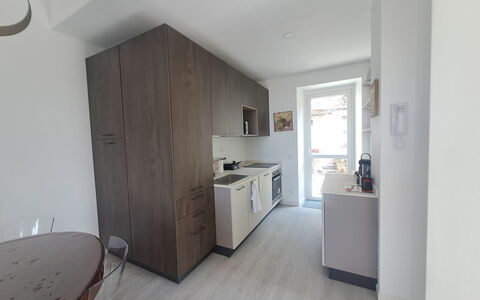 Central Design Flat With Parking, Bogliasco: Træ, Gulvbelægning, Etage, Countertop, Indretning, Lejlighed, Møbel, Cabinetry, Køkken, Værelse