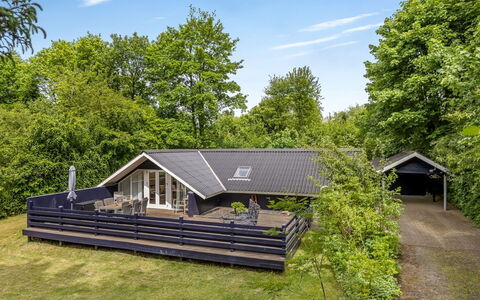 Mila - 30Km from the Sea: Tag, Hus, Hjem, Sommerhus, Dør, Sidespor, Dæk, Veranda, Planke, Hårdttræ