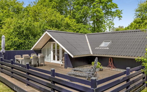 Mila - 30Km from the Sea: Tag, Hus, Hjem, Sommerhus, Dør, Sidespor, Dæk, Veranda, Planke, Hårdttræ