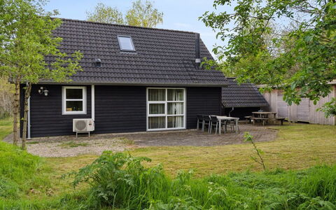 Øgot: Møbel, Indretning, Gulvbelægning, Etage, Loft, Værelse, Stol, Bord, Lejlighed, Køkken & Spisebord