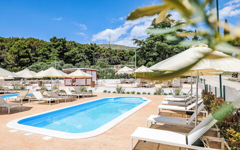 Trogir 251: Boligområde, Lejlighed, Hjem, Menneskelig Bosættelse, Coastal Og Oceaniske Landskabsformer, Kyst, Hav, Ejerlejlighed, Udvej, Forstad