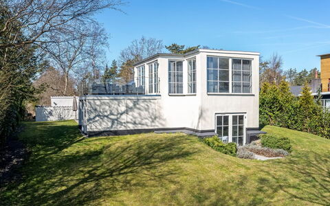Judit - 10M from the Sea: Busk, Boligområde, Hjem, Land Lot, Estate, Sommerhus, Have, Skydevindue, Landscaping, Gård